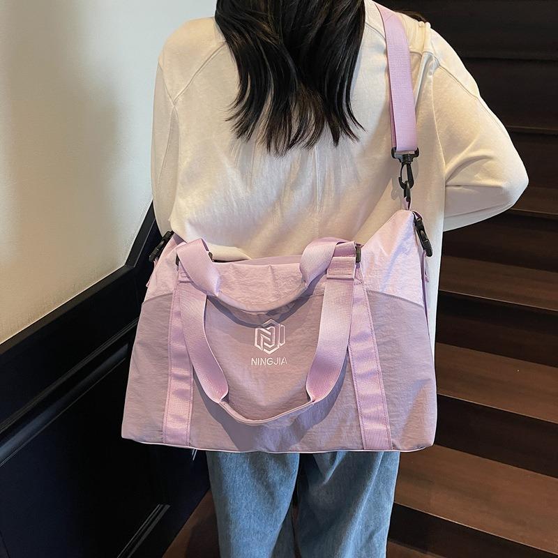 Large capacity short distance duffle bag women's new light yoga gym bag high-value sports bag contrast travel bag for men