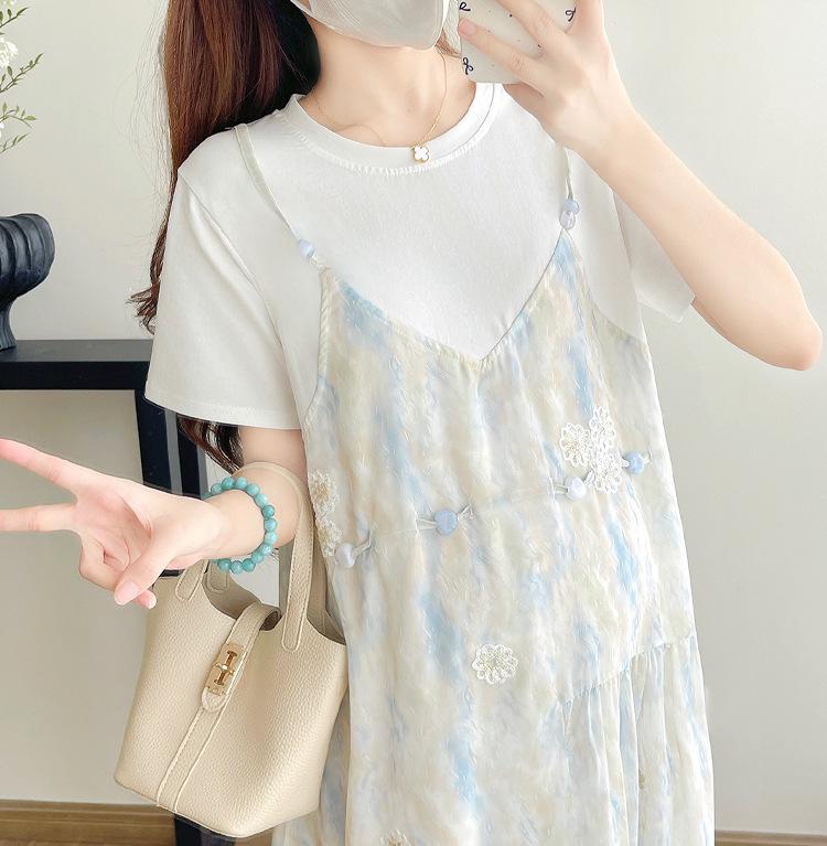 Chic Maternity Dress: Fashionable Loose Fit with Floral Embroidery and Faux Two-Piece Design