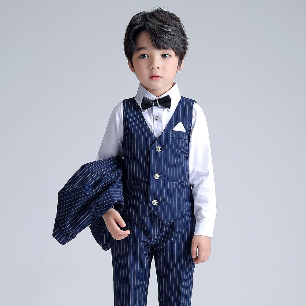 Costum frumos cu dungi din trei piese pentru băieți