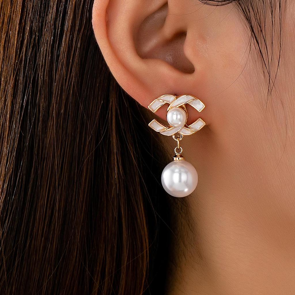 Daisy Jewelry: Imitation Pearl & Rhinestone CC Pendant Earrings for Women's Daily Wear