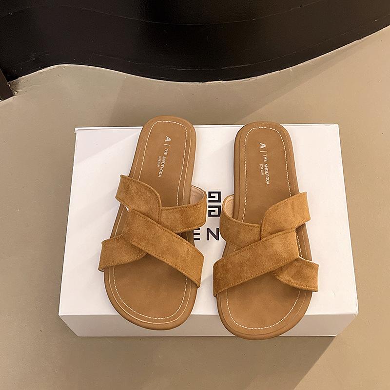 

Soft leather flat bottom cross cool slippers women s summer new outer wear temperament is not tired feet beach sandals 40 хаки