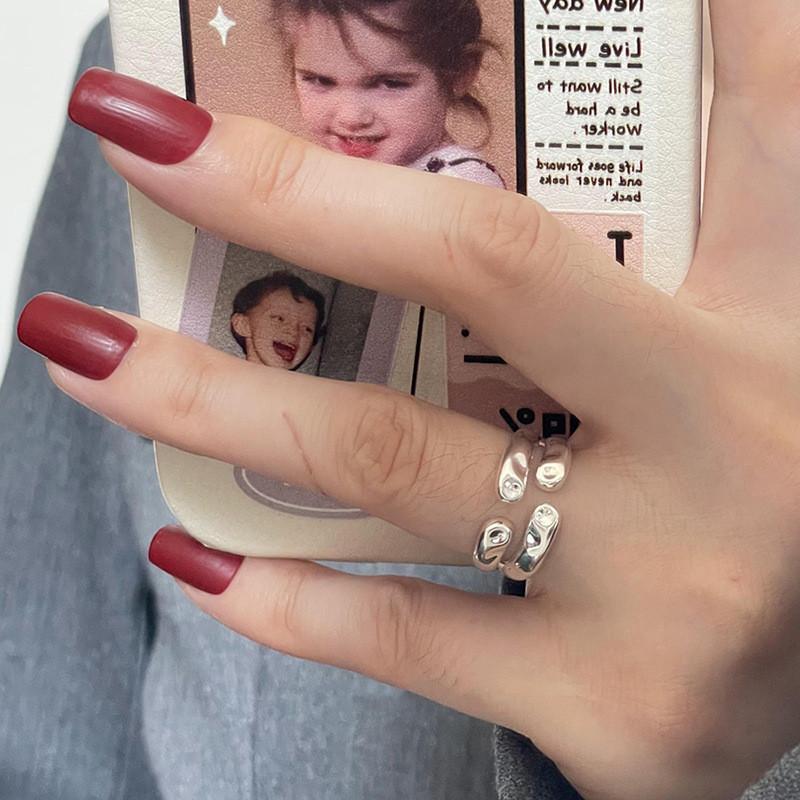 

Медное уникальное кольцо-заявление для женщин с поразительным дизайном тонких линий, идеально подходящее для модных личностей и современного стиля