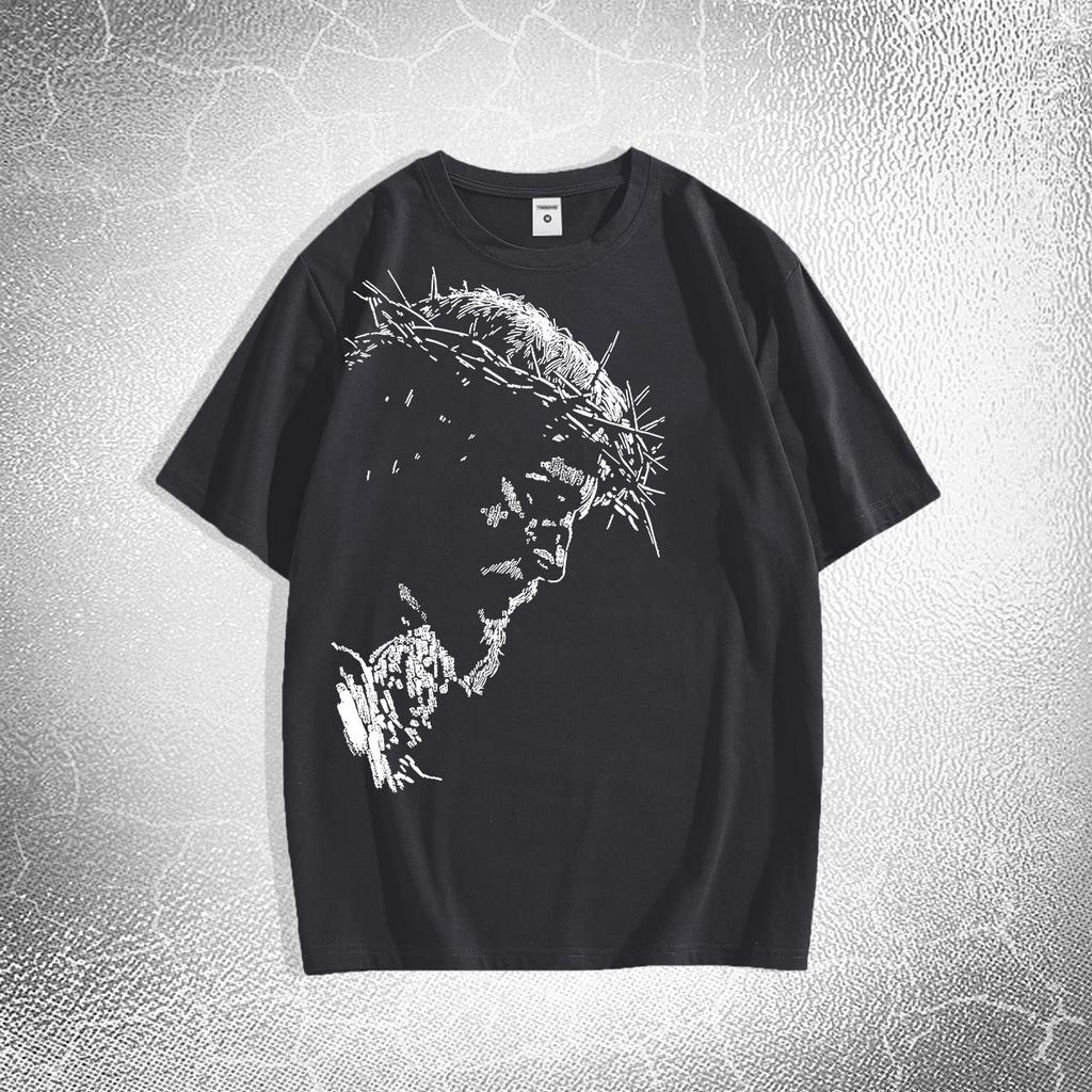 T-shirt di un marchio di moda di alta gamma con stampa di un disegno di Gesù