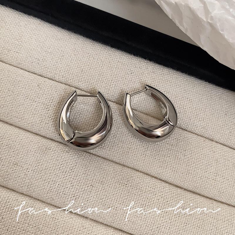 

Plain ring earrings for women high-end sense of cold wind niche design, silver needle water drop high color retention earrings for women s new models