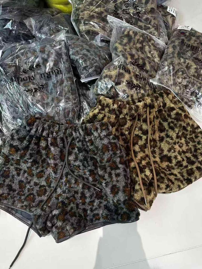 Korean Dongdaemun Leopard Print High Waist Warm Wide-Leg Shorts - Women's Autumn/Winter Fashion