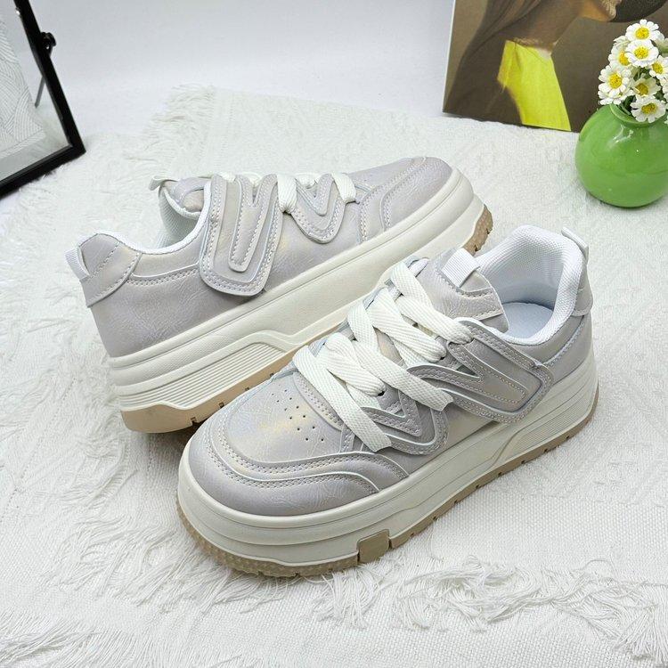 Petites chaussures blanches pour femmes à semelles épaisses en cuir véritable souple 2025 printemps nouveau version coréenne polyvalentes sport légères décontractées chaussures de skate