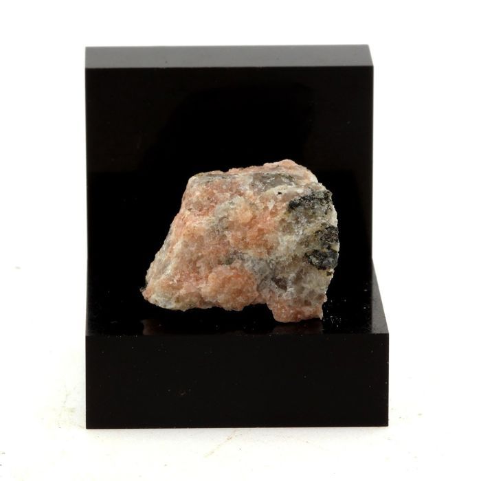 Rhodonite 26.01 carats