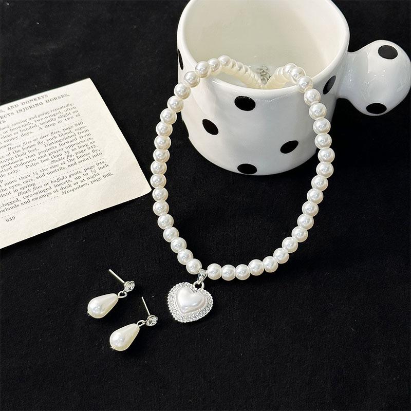 

Light Luxury Pearl Love Necklace High Sense Niche Design Clavicle Chain Sweet Cool Sweater Chain Spice Girl Necklace Female