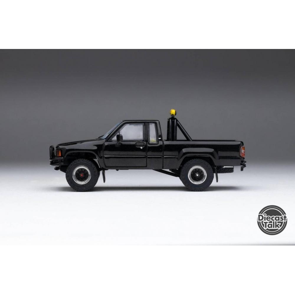 Продукция Gaincorp Diecasttalk x BoostGear Custom Product 164 Toyota 1985 Hilux 4x4 SR5 — фото 3