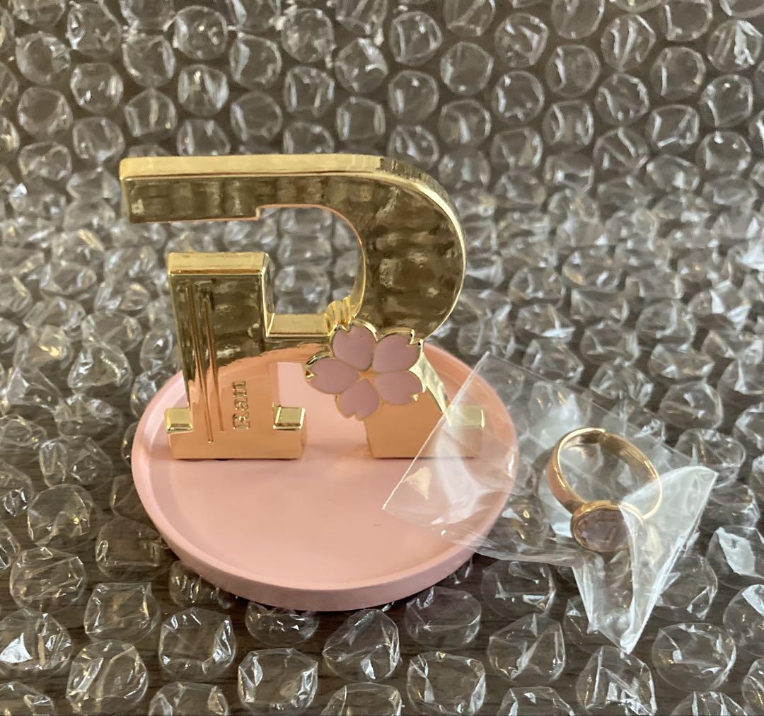 

[Б/У] USJ Univer Detective Conan коллекционное кольцо и подставка Mouri Ran