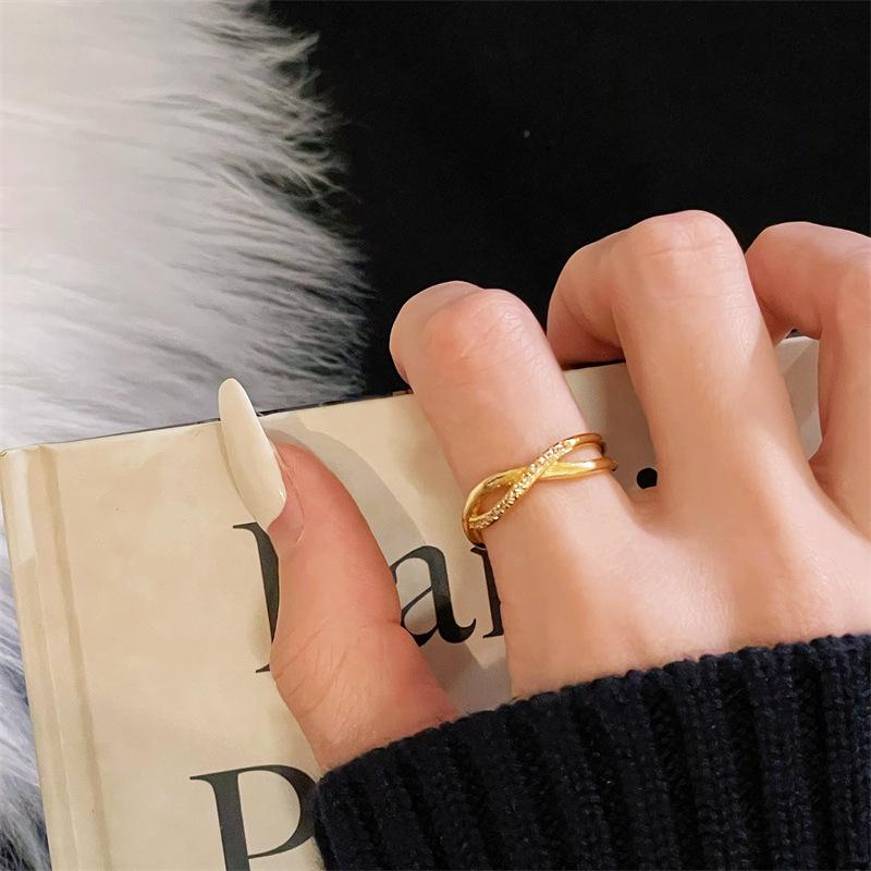 Mittelalterlicher Stil Gold Retro Schleife Hohlöffnung Ring Licht Luxus High Sense Nische Design Zeigefingerring