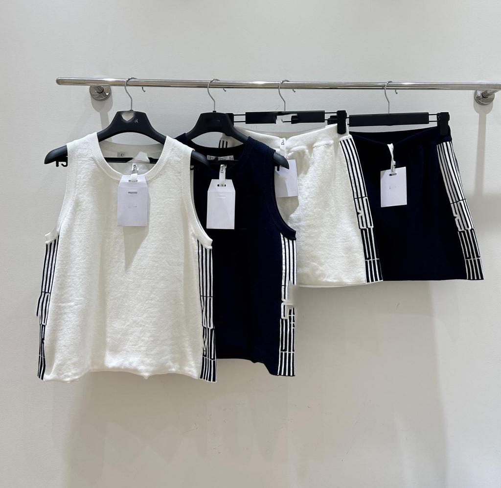 High-End Women's Fashion: D Family Casual Versatile Vest and Half Skirt Set