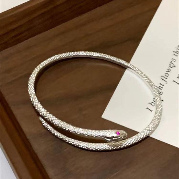 Starry Sophisticated Night Zirconia Bracelet For Women Elegant Copperplated Geometric Hand Jewelry