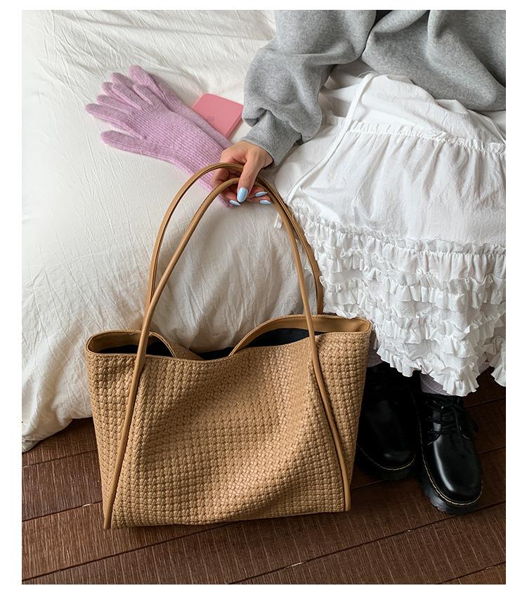 2025 Fashion Popular Casual Commuter Tote Bag Weaving Niche Design Shoulder Bag Retro Casual Armpit Big Bag