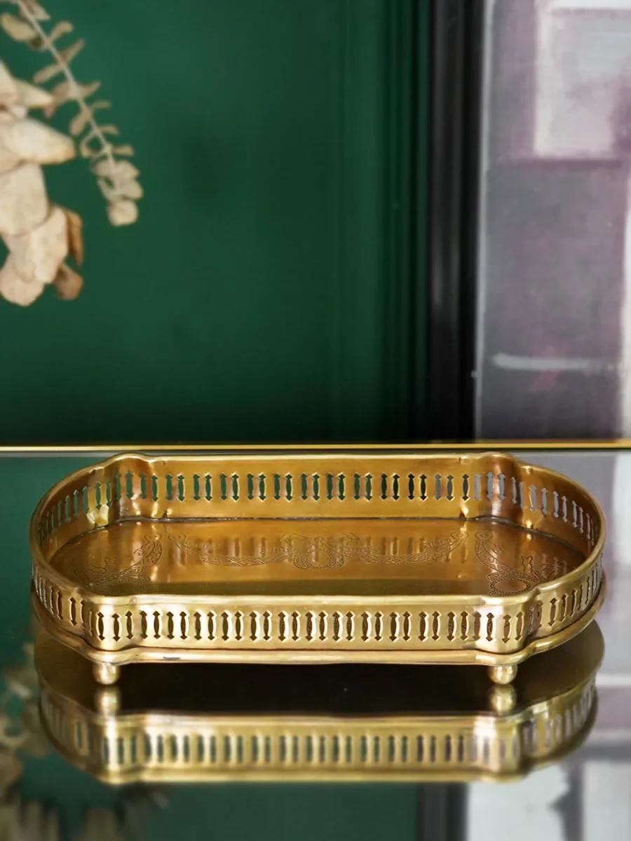 

Vintage Brass Snack Plate Hollow Edged Mini Fruit Dish Durable Storage Tray Petite Platter Hand-carved Tray Living Room Elegance
