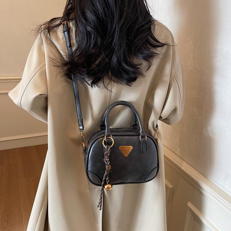 Handheld women's bag shoulder messenger bag fashion handbag bag 2025 autumn and winter new bag women