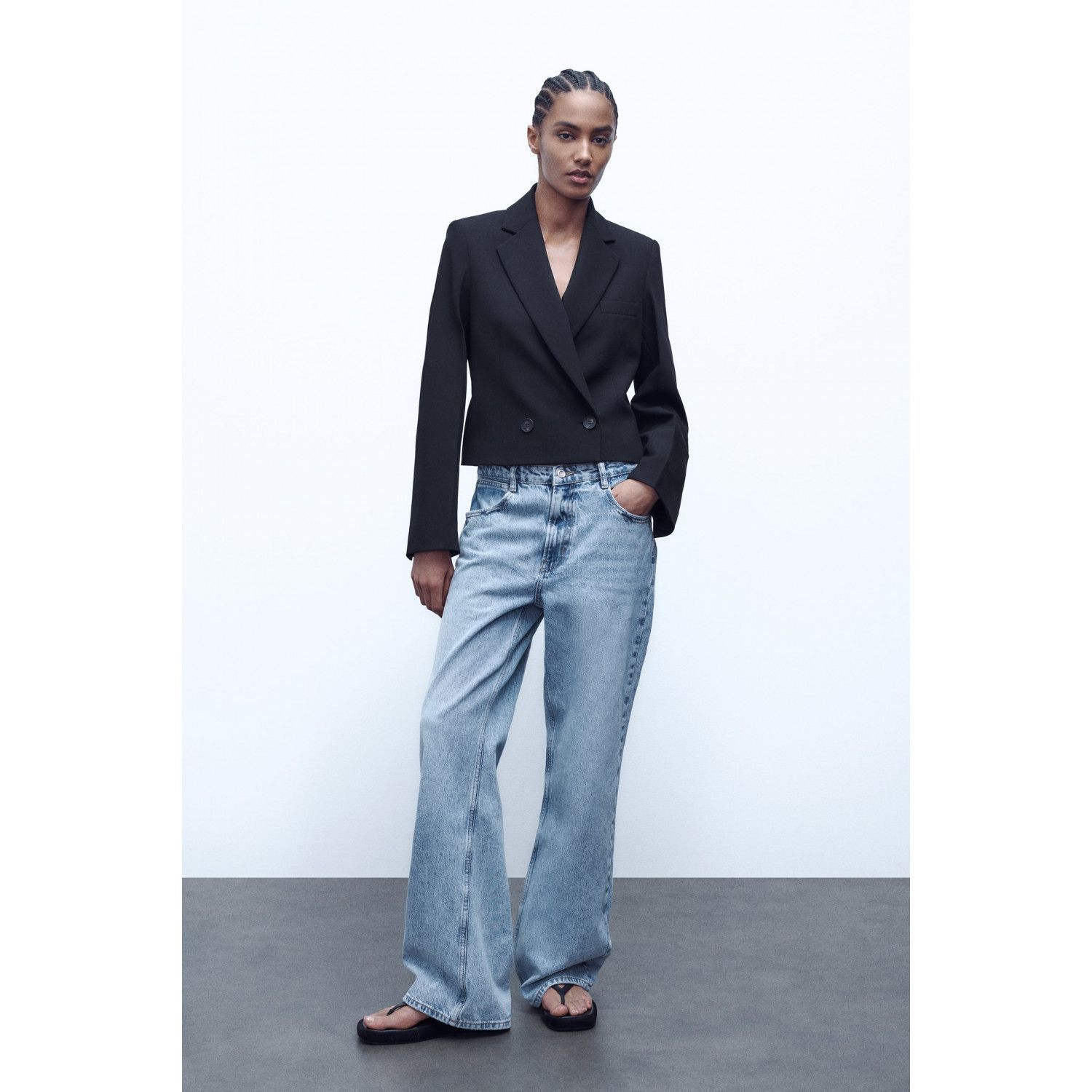 

DOUBLE-BREASTED CROPPED BLAZER