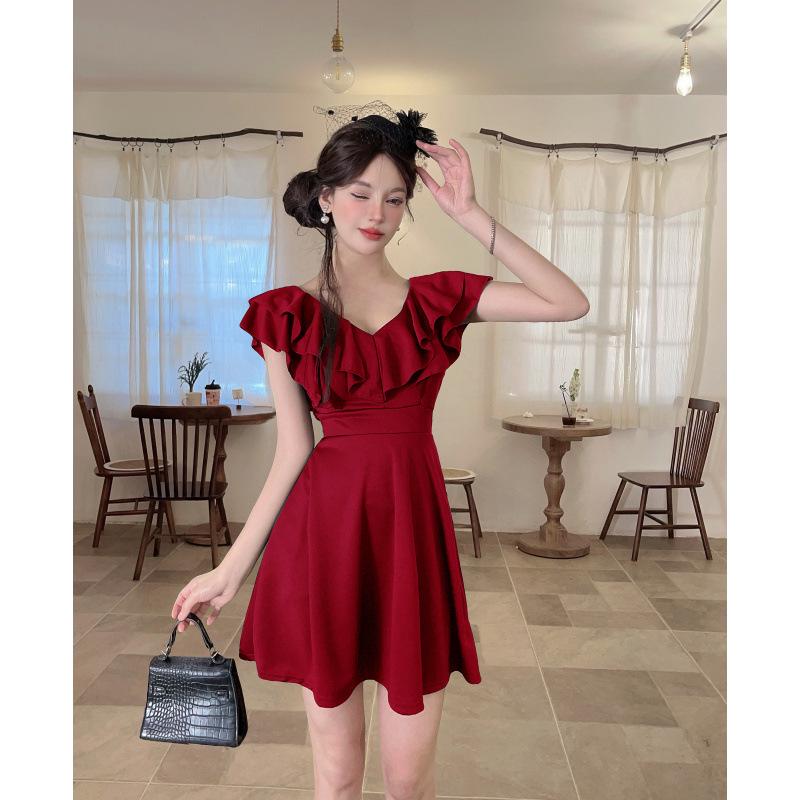 

Elegant Ruffled A-line Dress - Women s Slimming Workwear Small червоний