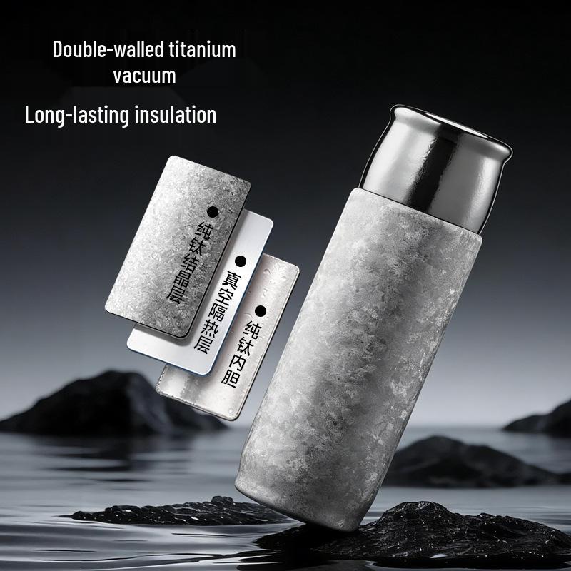 Tazza Termica Premium in Titanio Puro con Tappo Magnetico – Tazza Portatile da Esterno per Auto per Acqua e Infusione Tè