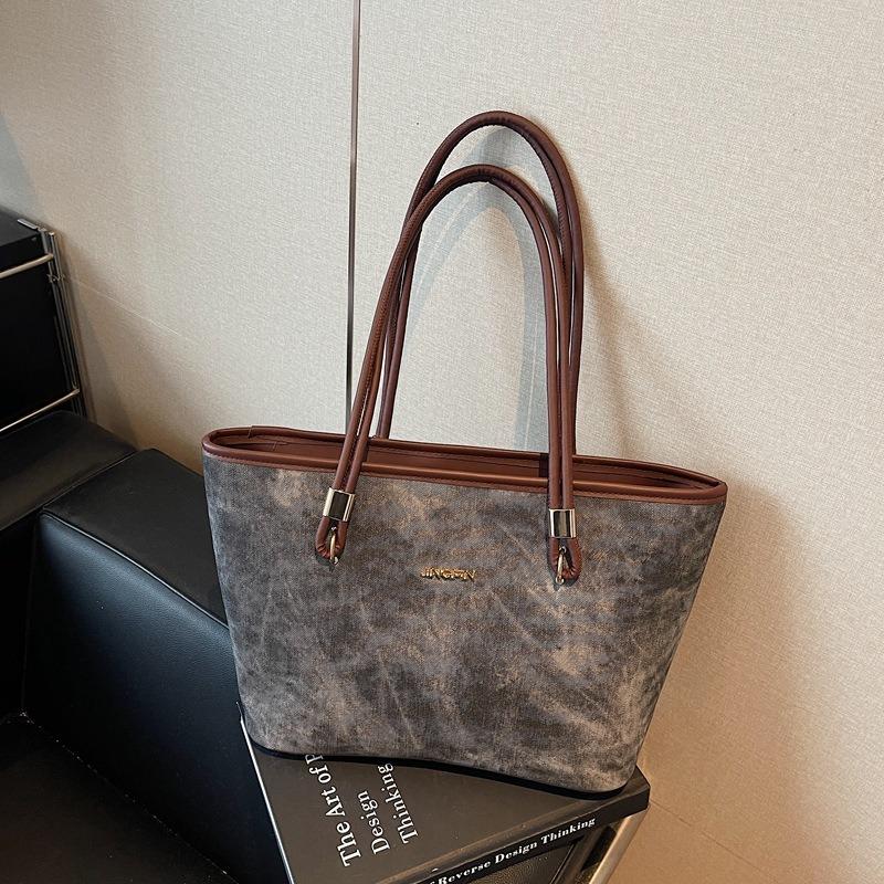 

Premium sense versatile single shoulder big bag women s autumn and winter new trendy fashion large capacity commuter tote bag чорний