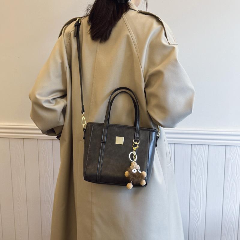 2025 autumn and winter new fashion trend exquisite small square bag bucket bag single shoulder oblique span women's bag