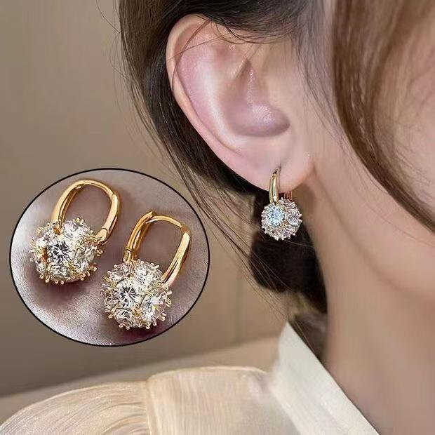 Korean Dongdaemun Women's Simple Niche Design Earrings - Super Shiny, Fashionable, Chic Ear Jewelry