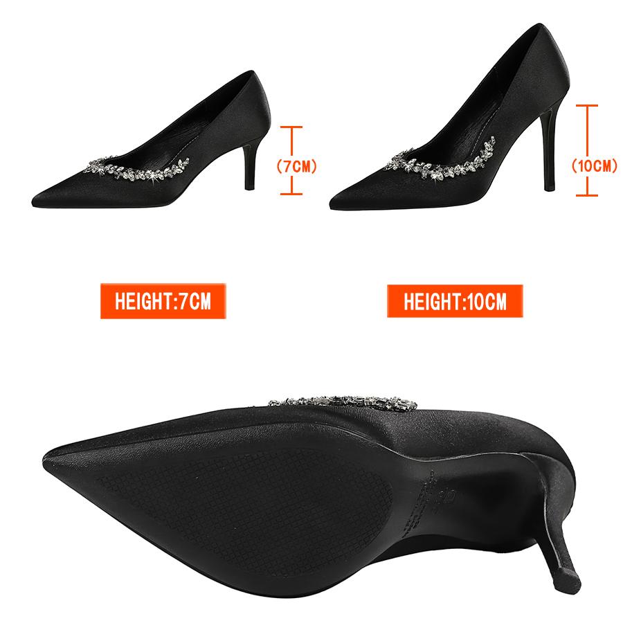 Fashion 2025 NEW silks satins Women Pumps Rhinestone design High Heels Stilettos 10 cm and 7 cm Luxury banquet shoes Sexy party shoes