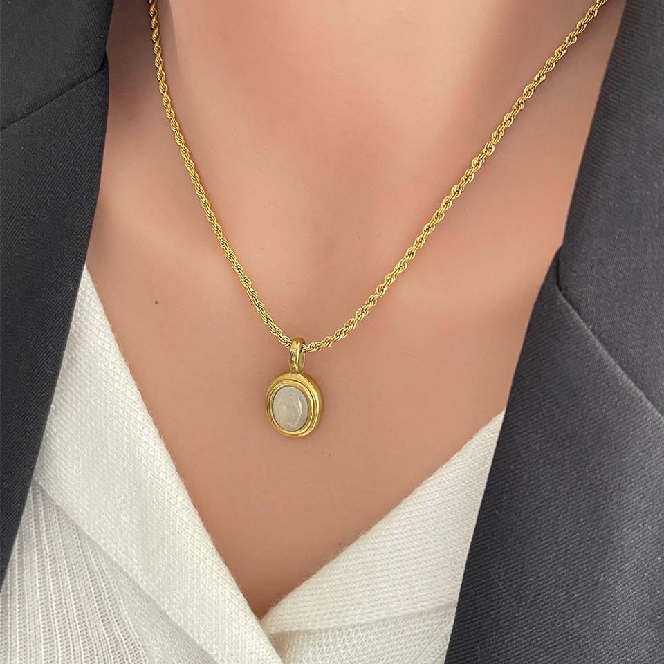 

ZAKOL Овальное ожерелье-подвеска из нержавеющей стали 316L с черным и белым камнем для женщин, золотистого цвета, витая веревочная цепочка, циркон для ношения слоями белый