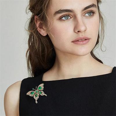 Classic Exquisite Butterfly Brooches Pins Women Shiny Rhinestone Insect Lapel Pins Badges Party Banquet Jewelry Accessory Gift