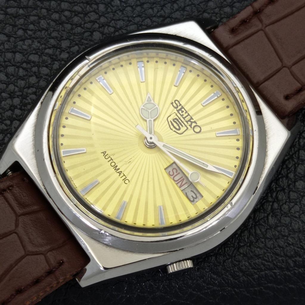 JAPAN VINTAGE SEIKO 5 AUTOMATIC 7009A MENS GOLDEN COLOR DIAL WATCH A701253-5 R206a-a701253