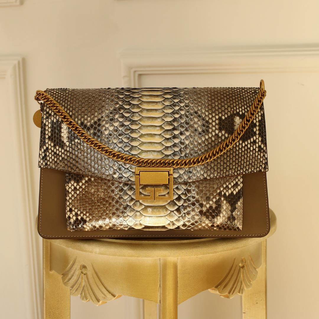 

Модель женской сумки из натуральной кожи ограниченного выпуска