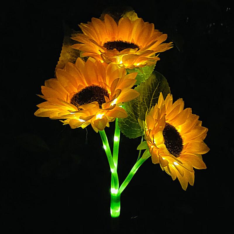 Nu Feng Triple-Head Solar Outdoor Garden Light
