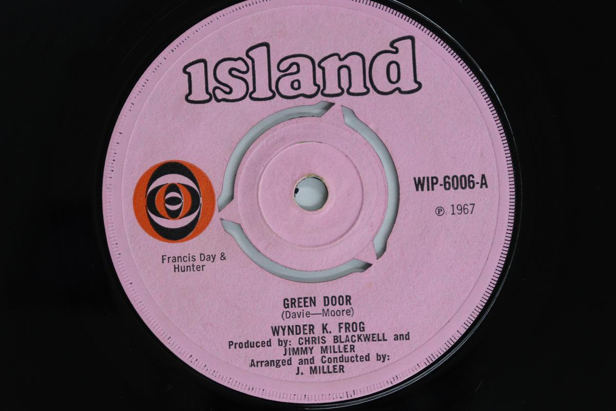 

7-дюймовая пластинка WYNDER K. FROG - Зеленая дверь / Танцующая лягушка WIP6006 Island Records 1967 Великобритания Блюз Б/у
