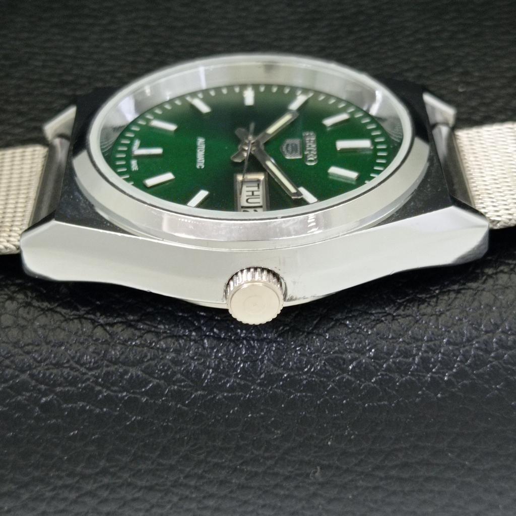 AUTOMATIC VINTAGE REFURBISHED SEIKO 5 JAPAN MENS GREEN DIAL WATCH A440667-9 Sk-a440667-1