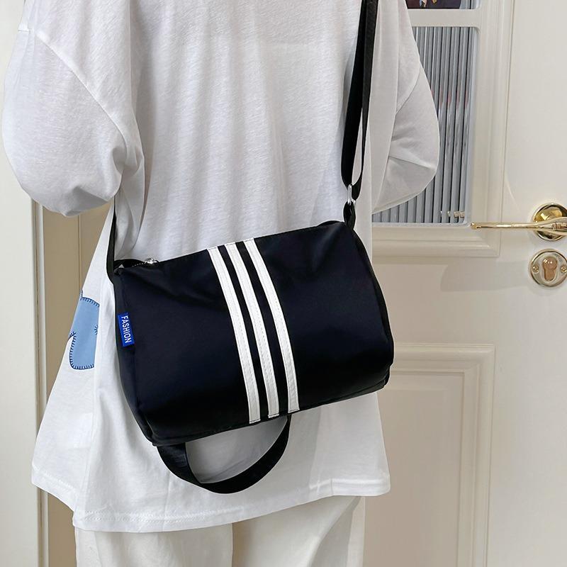 Trendy Brand Fashion Shoulder Bag Large Capacity Lightweight Contrasting Color Portable Messenger Bag Casual Simple Commuter Student Bag