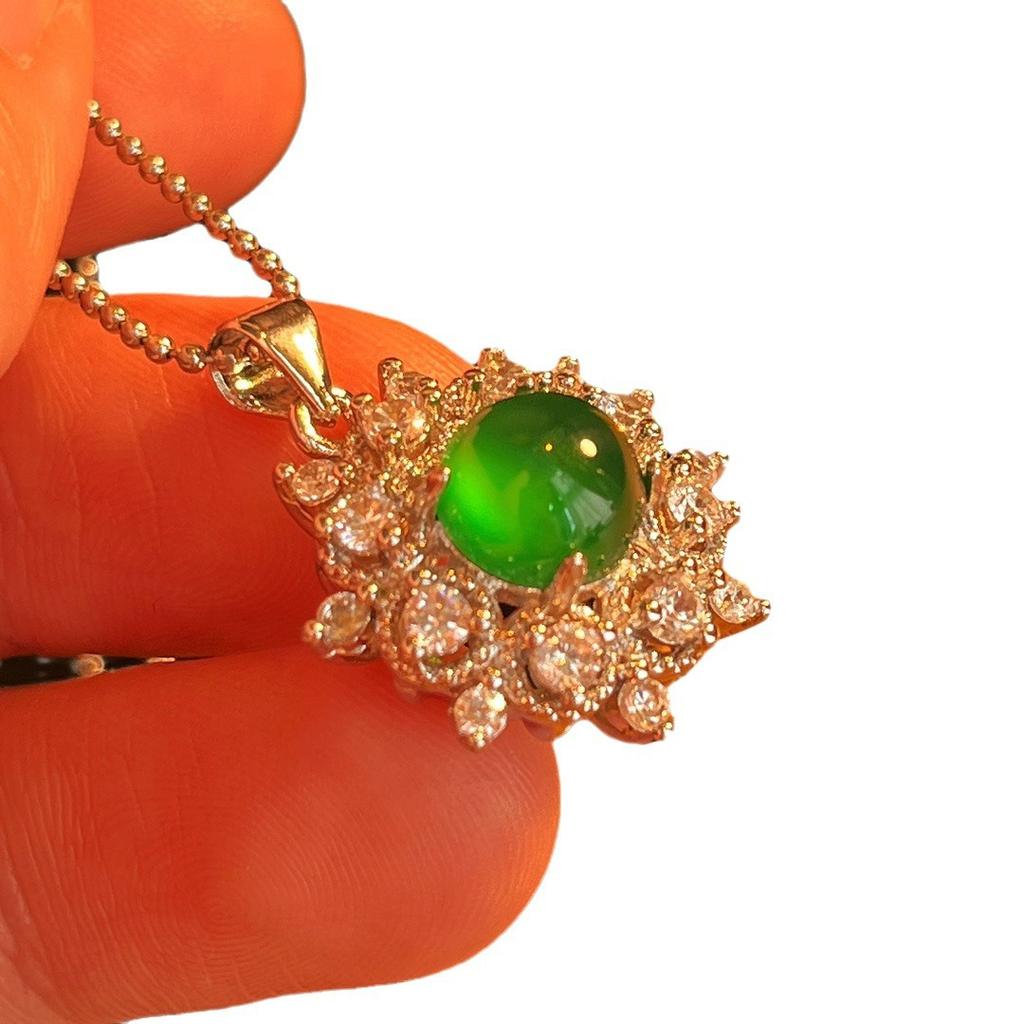 Retro Full Yang Green Jadeite Color Natural Green Chalcedony Agate Pendant Female, Real Shot Fidelity