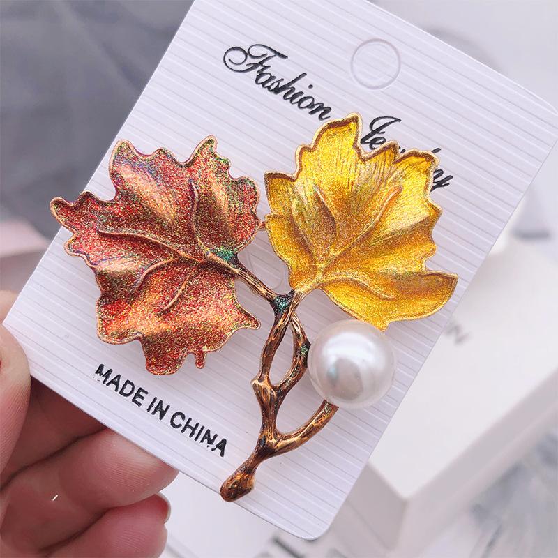 Vintage Elegant Maple Leaves Brooches For Women Clothing Coat Jewelry Accessries Gifts