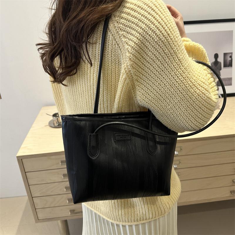2025 Autumn and Winter New Trendy Niche Design Simple Contrasting Colors Large-capacity Tote Bag Women's Retro Portable Shoulder Bag