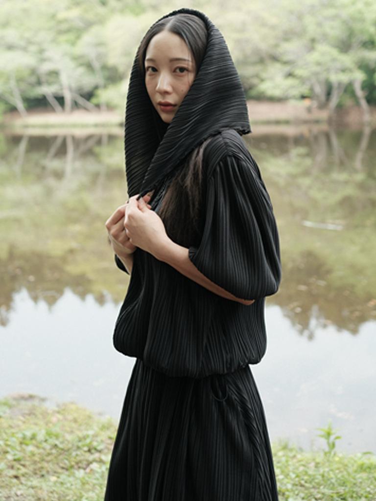 MER MER (2 Colors) Pleated Scarf Black/Ivory