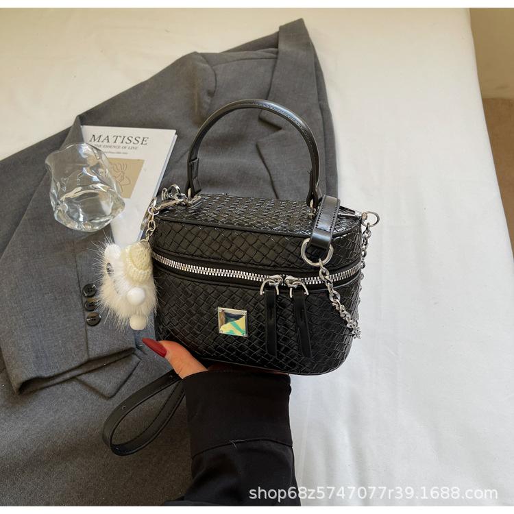 Woven Box Bag Niche Design 2025 New Shoulder Messenger Bag Women's Bag High-end Exquisite Chain Small Bag