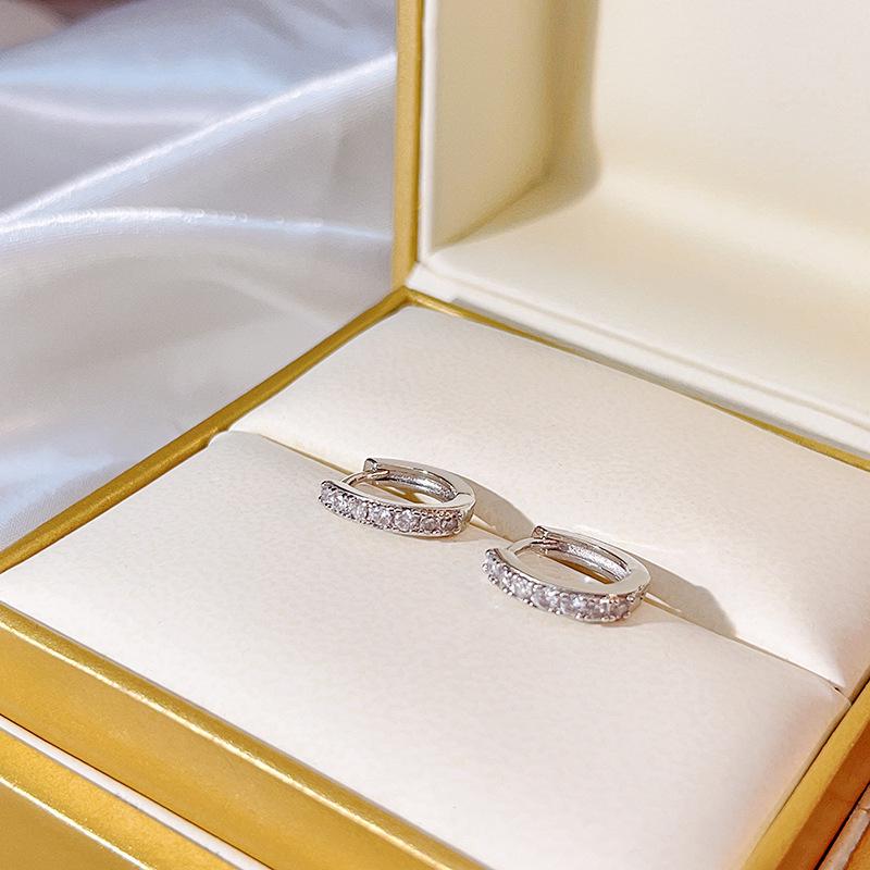 2023 Spring/Summer Minimalist Diamond Earrings: Stylish, Versatile Luxury Round Earring for Women