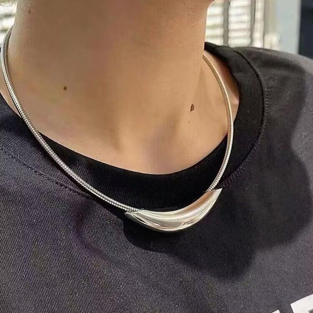 Unique Metal Curved Tube Necklace Stylish and Personalized Choker Necklaces Ergonomic Collar for Party Nightclub