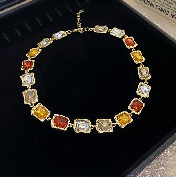 Retro Rhinestone Floral Jewelry Set: Elegant Stud Earrings & Luxury Clavicle Necklace
