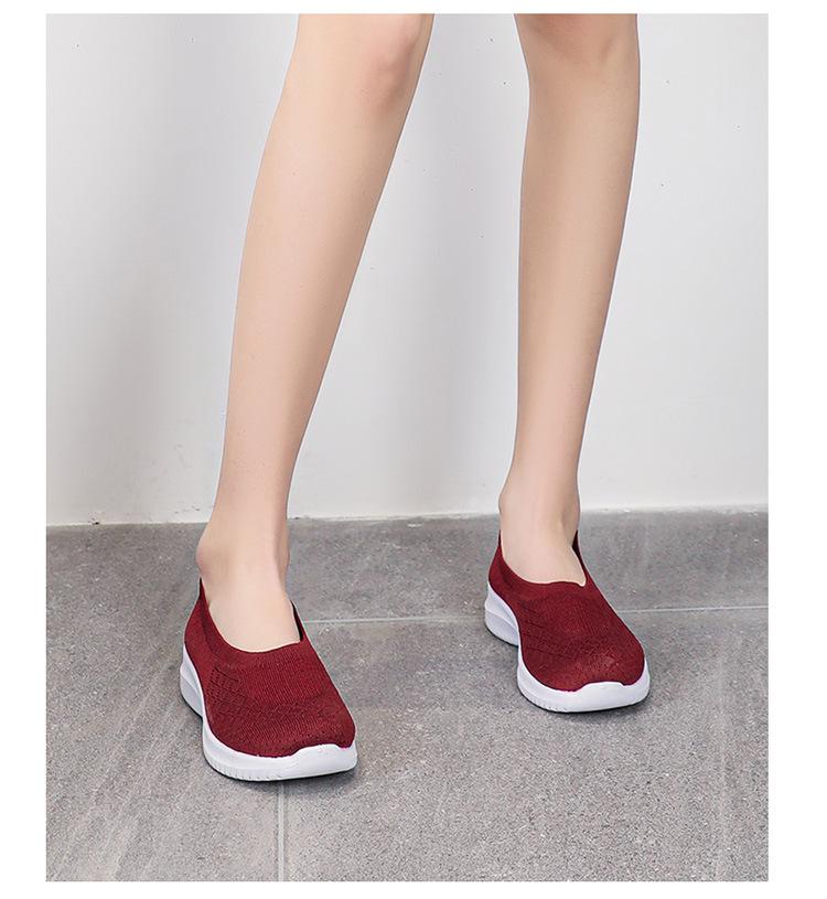 Breathable Women's Slip-On Cloth Shoes for Middle-Aged and Elderly - Large Size, Shallow Opening