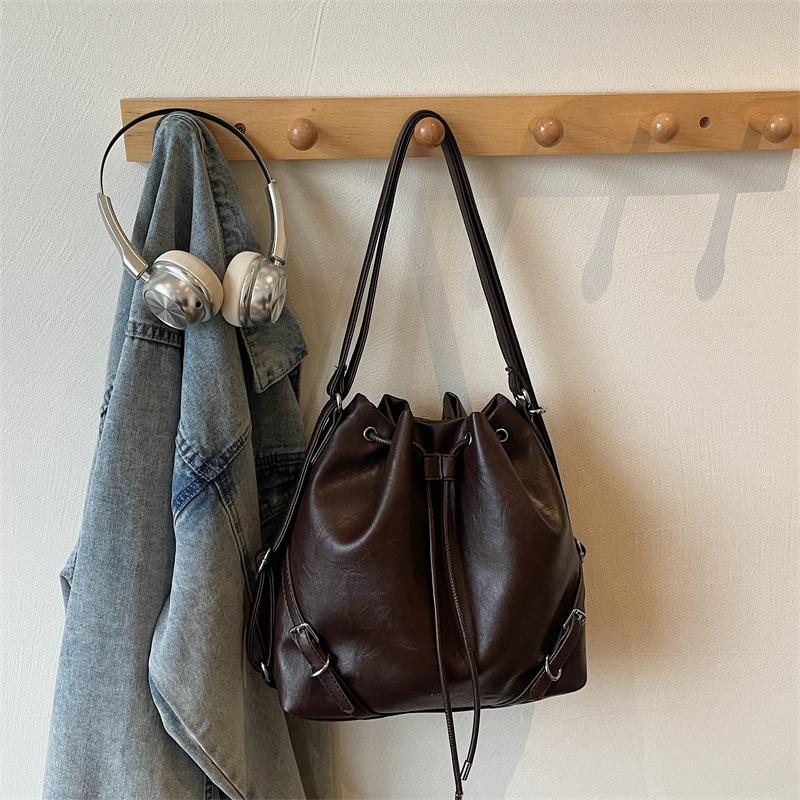 

Retro fashion bundle simple bucket bag autumn and winter new niche trend high value shoulder bag