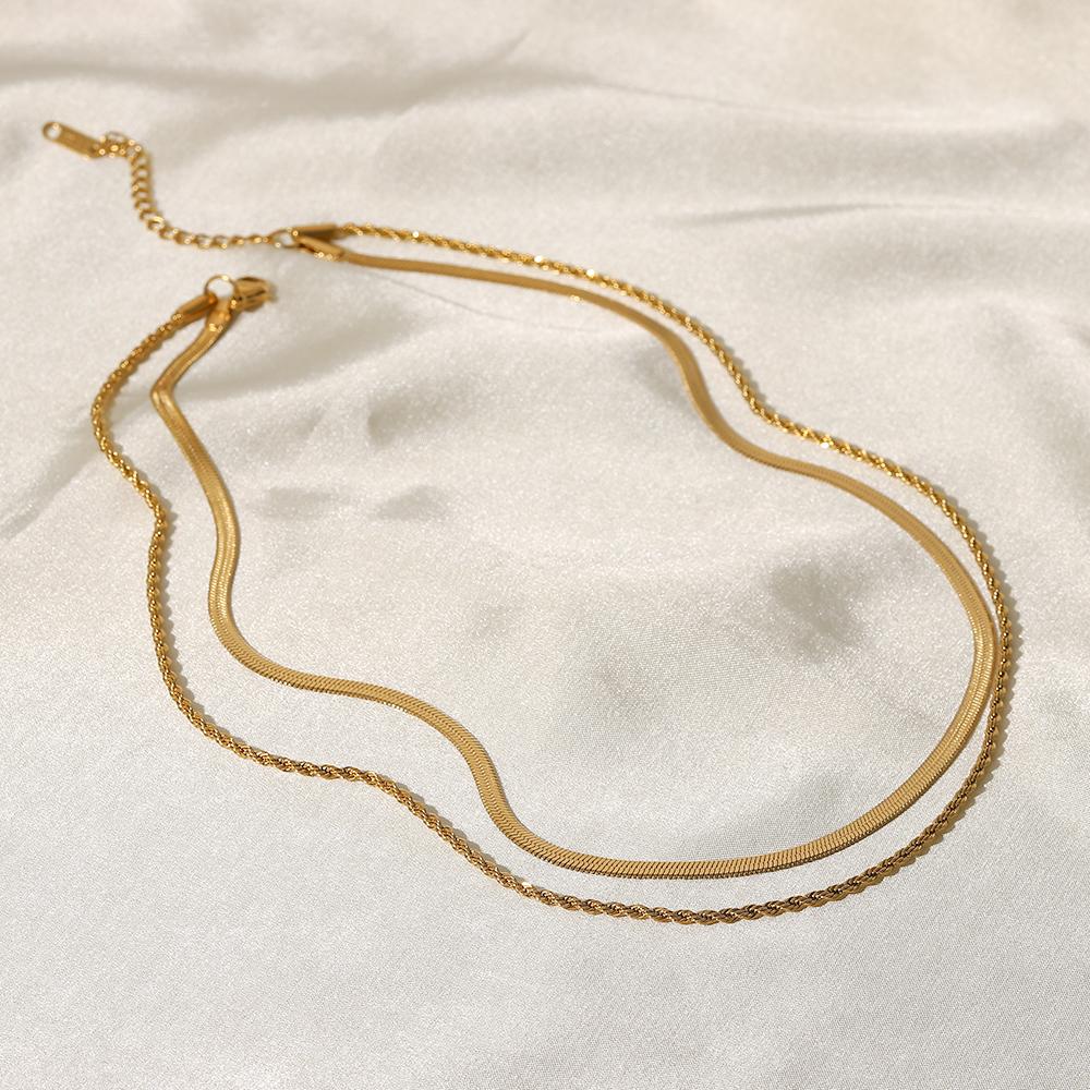 Uworld Gioielli Semplici Placcato Oro 18K Collana a Strati Catena Piatta Serpente Collana a Corda Serpente in Acciaio Inossidabile Regalo