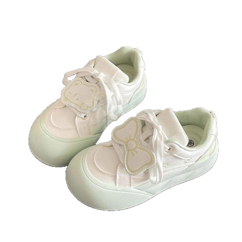 Nya dam-sneakers med tjock sula och nischade brödskor