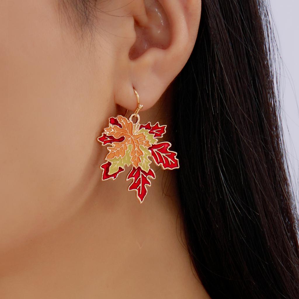 French Vintage Enamel Maple Leaf Drop Earrings for Women New Design Temperament Leaves Earring Autumn and Winter Jewelry Gift