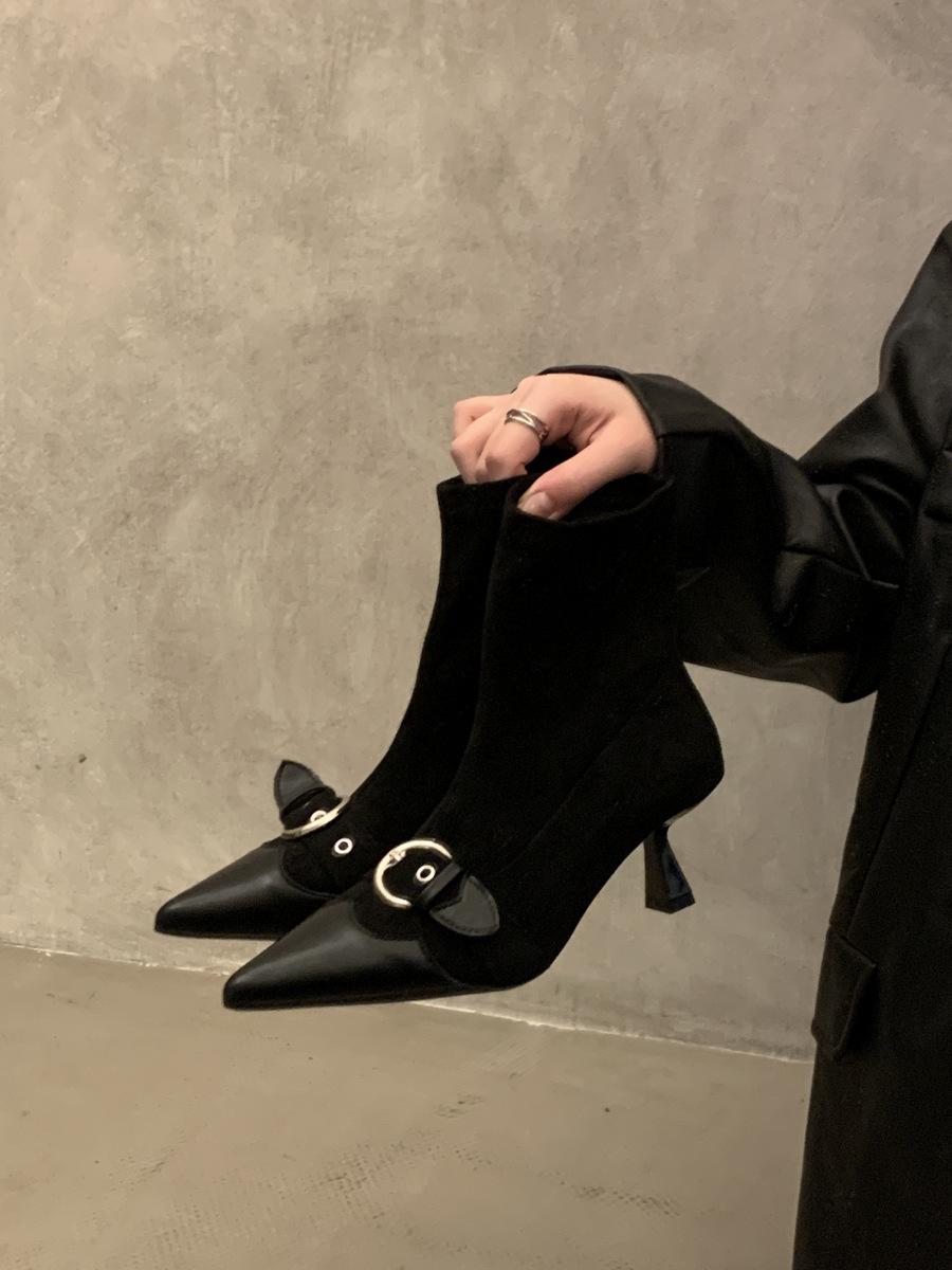 

Французский каблук-рюмочка, тонкие короткие сапоги, женская обувь 2024 года, новый ретро-темперамент, высокие каблуки, одинарные сапоги на весну и осень 39 чёрный