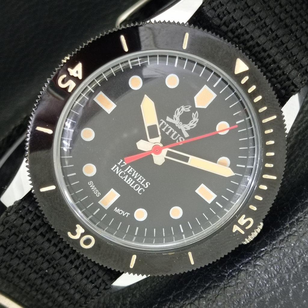 

MENS 40MM SWISS HAND-WINDING TITUS TURNABLE BEZEL BLACK DIAL WATCH a431313-2 R106-a431313